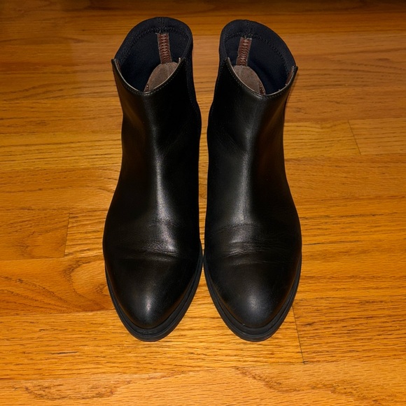 BCBG MAXAZRIA short black boots - Picture 1 of 7